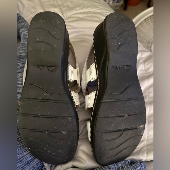 Clark’s white sandal size 8 - Picture 2 of 2